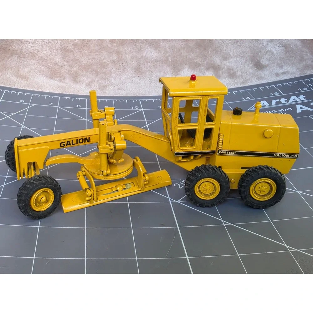Minimac Galion 850 Motor Grader Dresser 1:50 Scale Diecast Model Yellow with Box